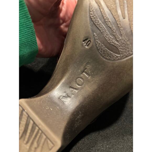 Naot slip on clogs brown with patent leather design. Women’s size 40 US 9 - Picture 6 of 7